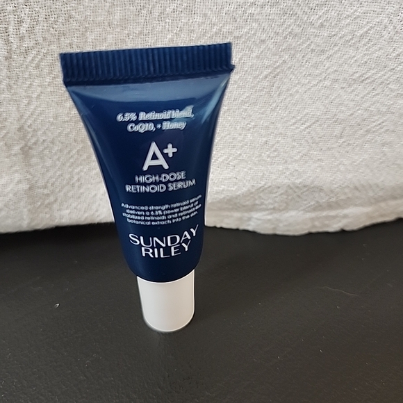 Assorted Skincare Sample Set - Picture 12 of 16